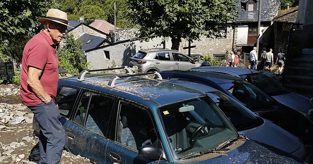 Las riadas mantienen cortados los accesos a tres pueblos de la comarca del Bierzo