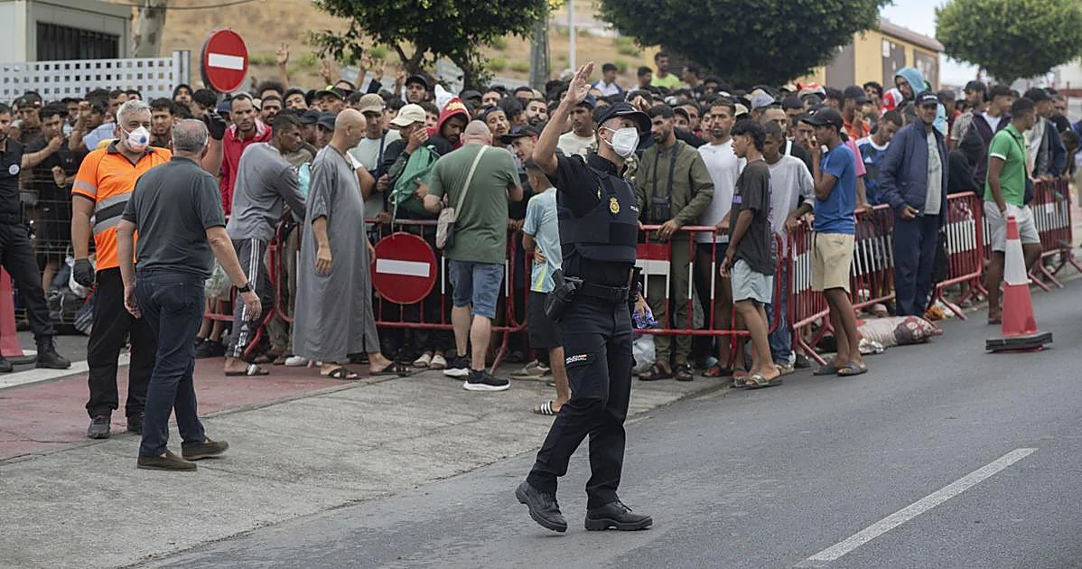 ويدعو المغرب إلى إقامة قناة رسمية مع إسبانيا لمعالجة " حقوقه التاريخية والجغرافية " بشأن سبوتا ومليليا