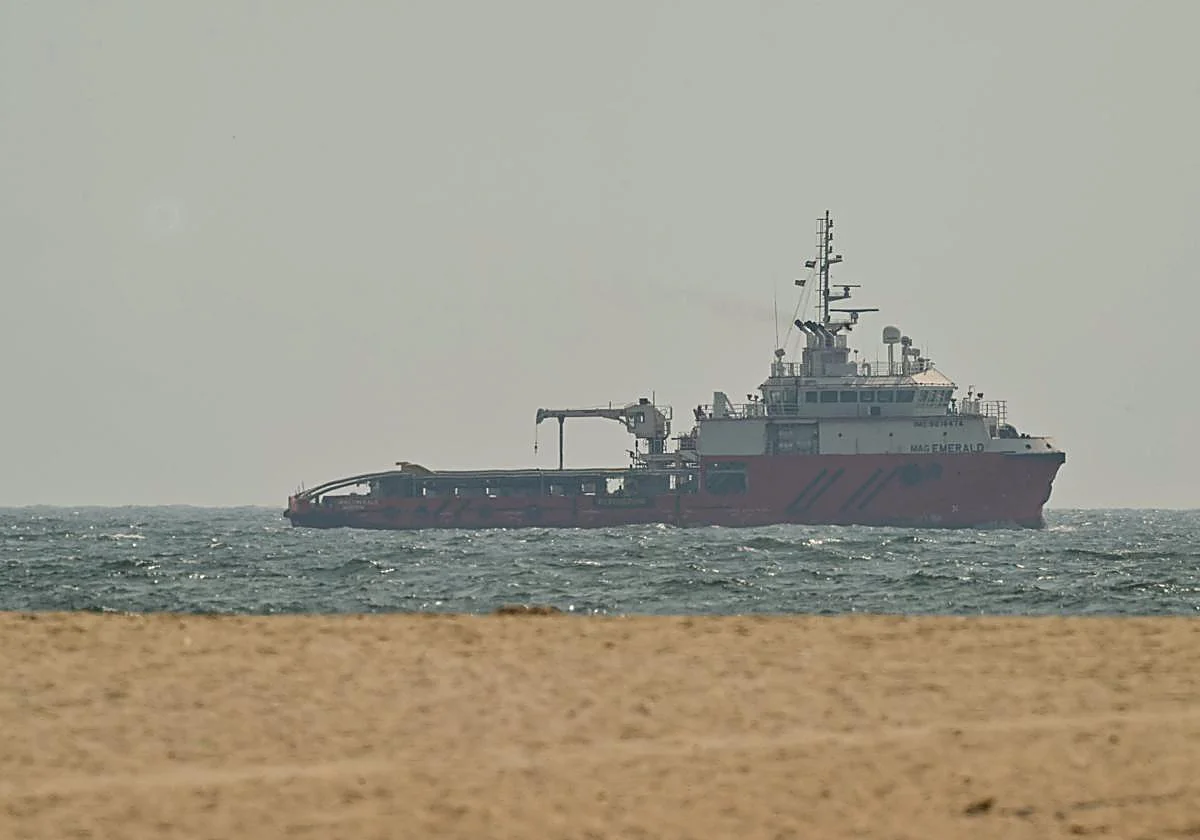 U.S. attacks Iranian targets after Ormuz's closure "until further notice"