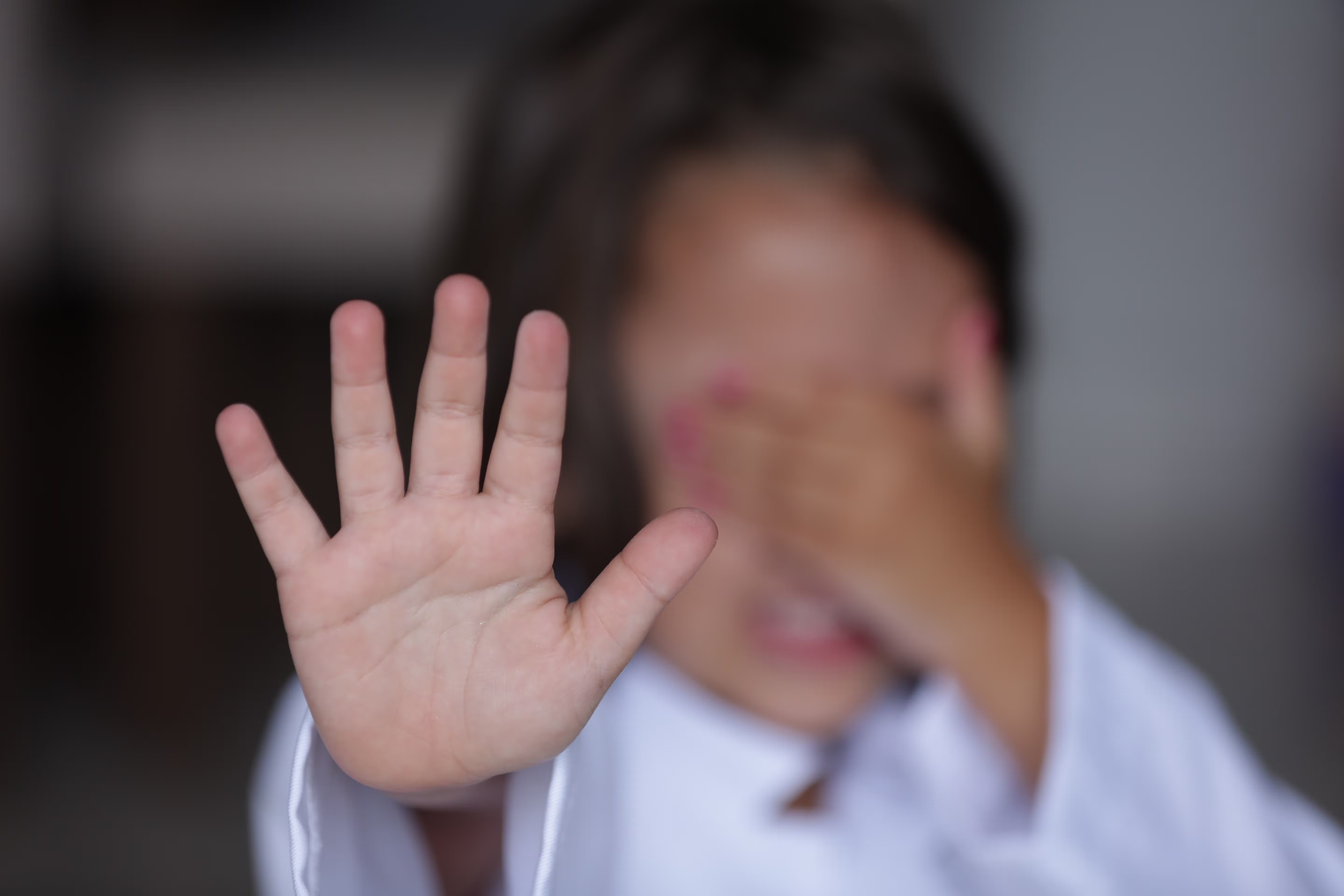 A pesar de 91% defender el diálogo, gritos y violencia física todavía son recurrentes en la educación de niños, apunta investigación