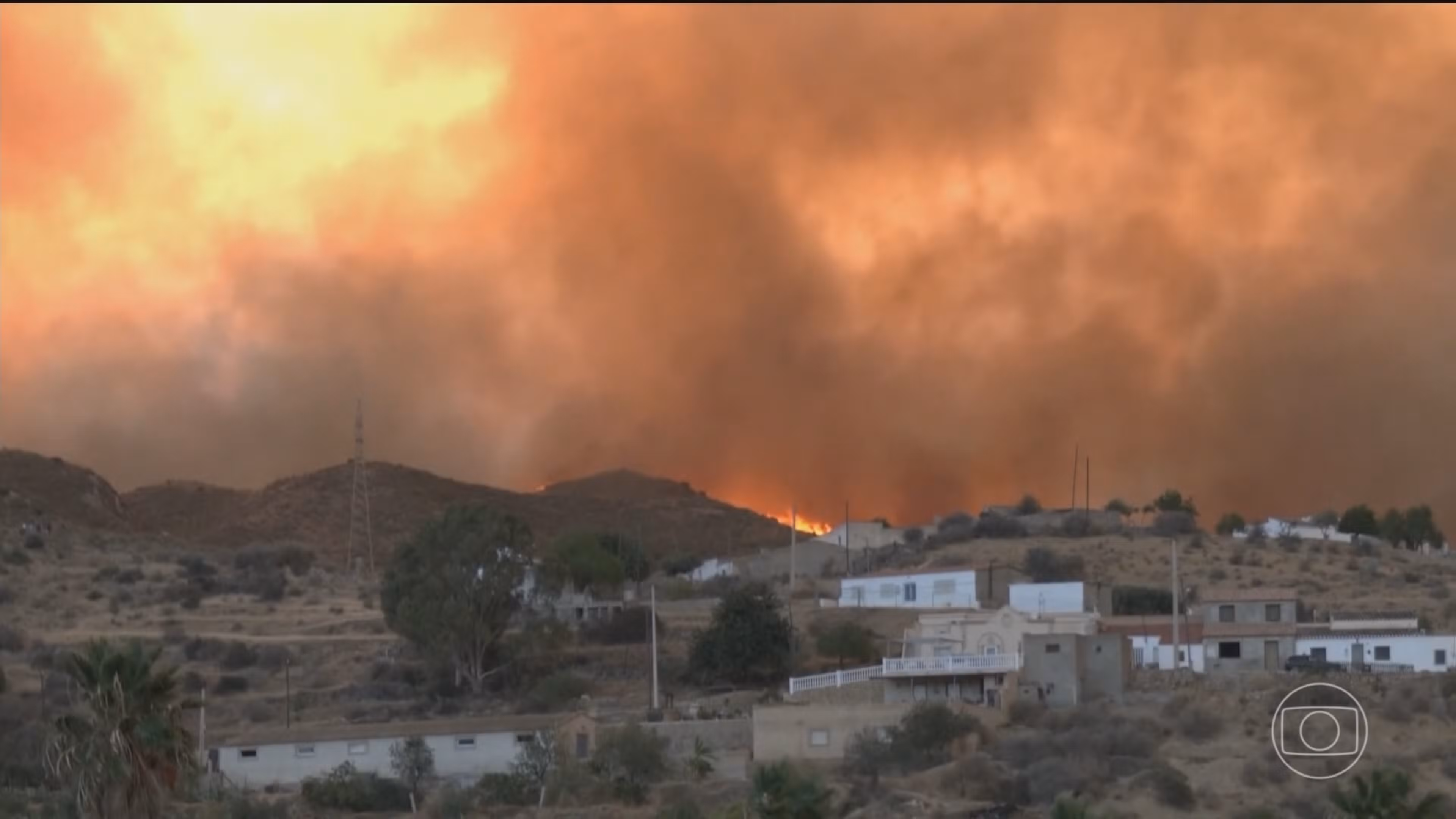 More than 150 firefighters battle the fire in southern Spain with air support
