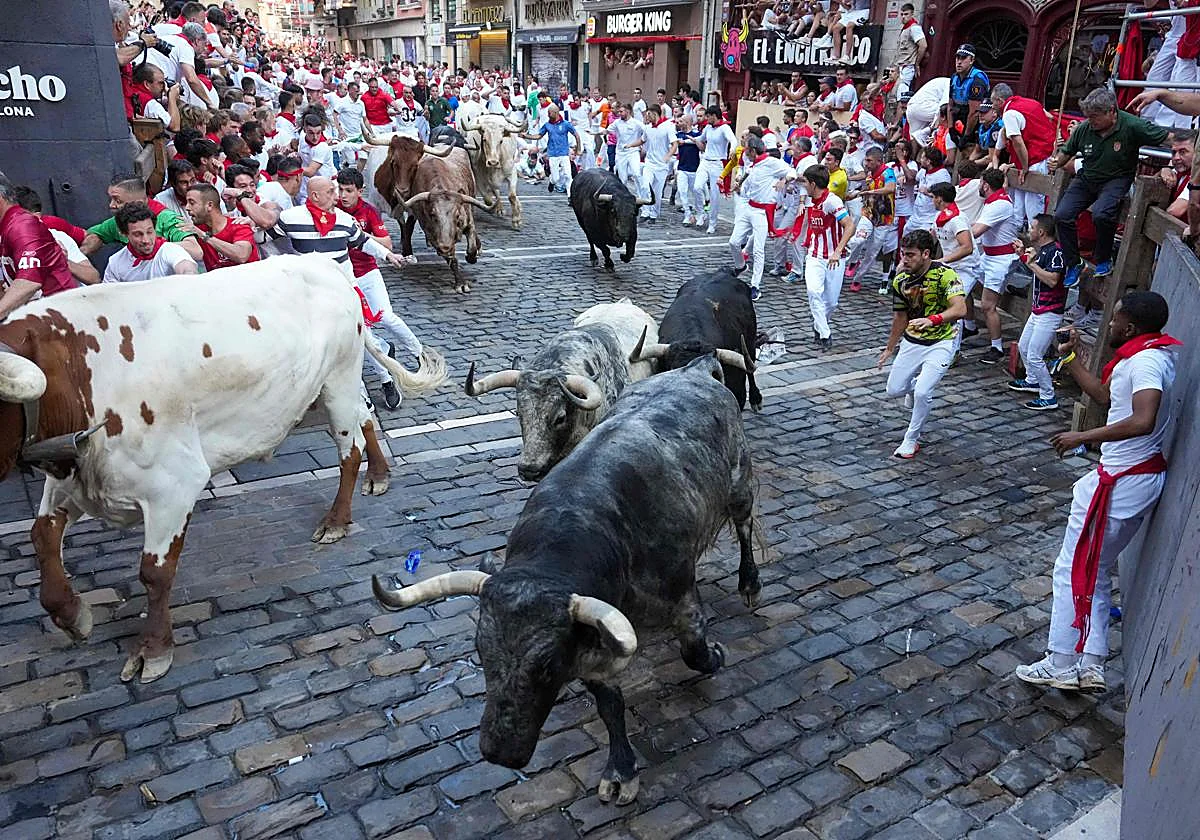 The Cebada Gago bulls starring in a quick second lock-up with a hit by a pole