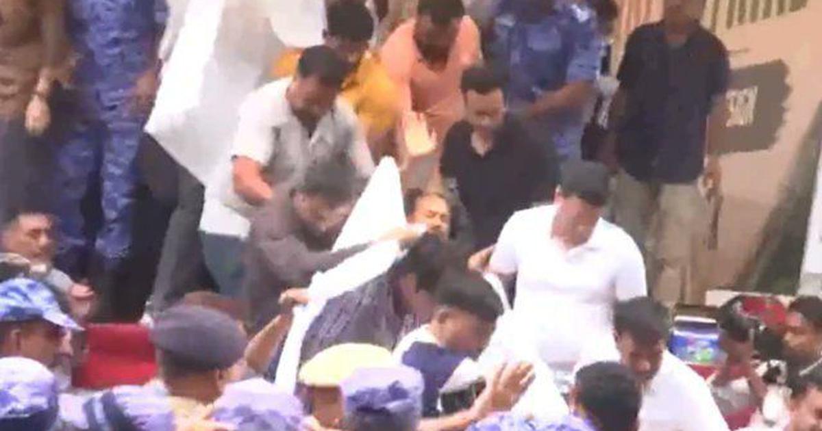 تقول شرطة دلهي أن سونام وانغتشوك انتقل إلى المستشفى بموجب أمر من محكمة العدل العليا، وتدعي الشركة أنه احتجز