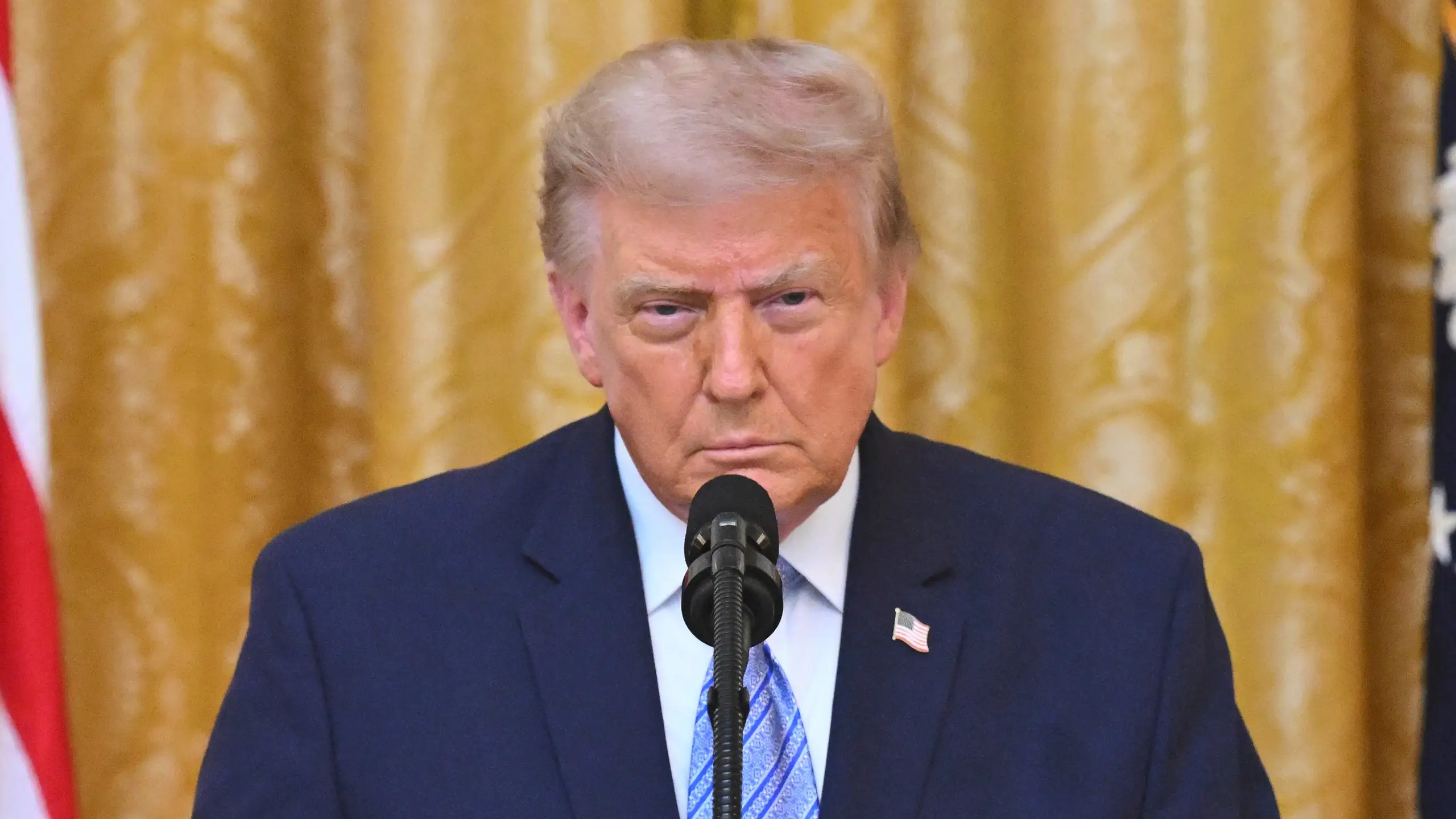 Former military chief James Stavridis tells CNN the US president faces three bad choices