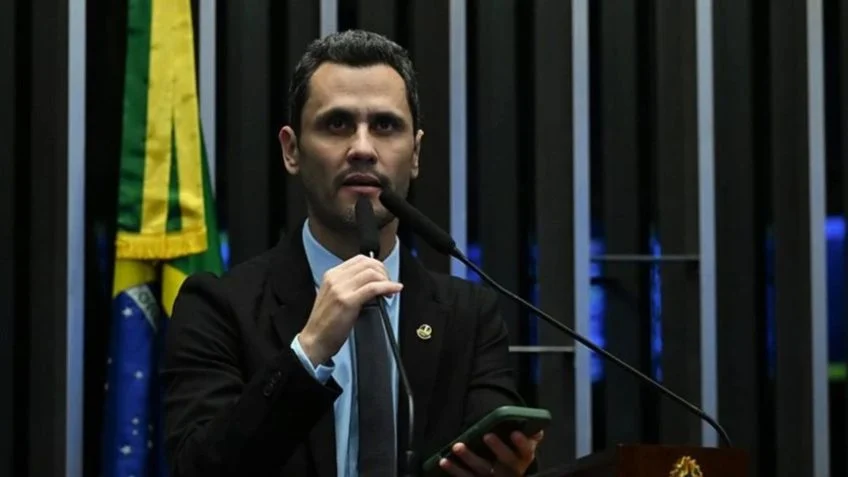 كليتينيو يتعهد بالتفاوض على ديون ميناس جيرايس مع لولا أو فلافيو