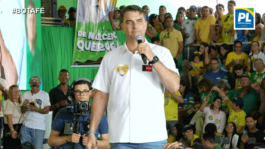 Brazil will only get a kick in the ass, says Flávio Bolsonaro