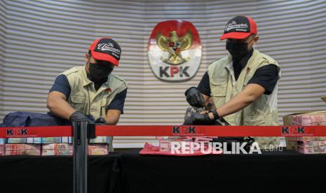 Caso de Extorsión, KPK Encuentra Irregularidades en la Conversación entre el Sospechoso Miembro de la Policía y su Padre