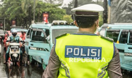 Tegal City Police Officer Beats and Forces Wife to Use Meth