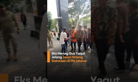 وزير الشؤون الدينية السابق غوس ياقوت قبل جلسة قراءة لائحة الاتهام في PN Jakpus