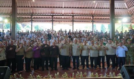 Governor Koster Reveals Condition of Bali Agriculture: Rice Surplus to Garlic Deficit