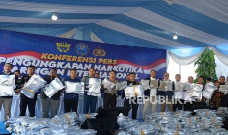 BNN, customs, and East Java police foiled the shipment, highlighting a new modus operandi mixing cannabis with vape trends