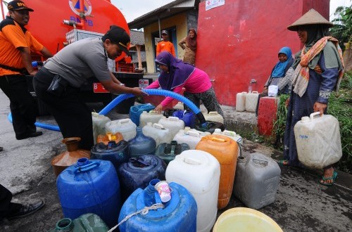 BPBD distribue 3 millions de litres d'eau potable à 15 districts/villes touchés par la sécheresse.