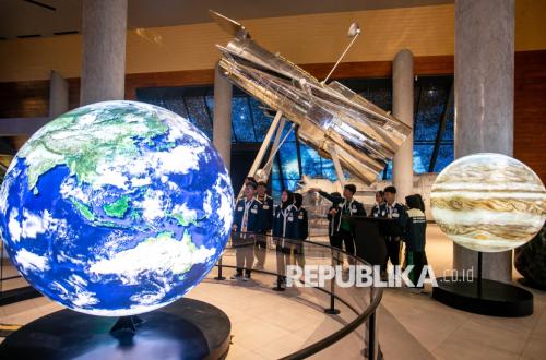 Observando las huellas de la historia, la ciencia y la tecnología en el Museo Tahir Solo