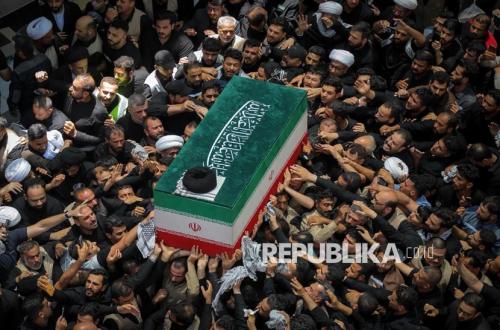 كو فاديس تيمنغ باسكا - كاميني: نجيب بروس بيرلاوان dan Rekonfigurasi Tatanan Dunia
