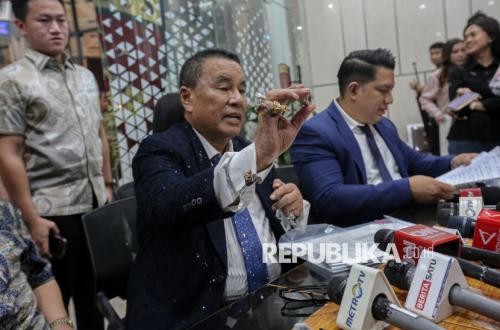 Hotman Paris recibe doble 'Sekak', desmentido por Gerindra, acosado por el Foro de Directores de Redacción