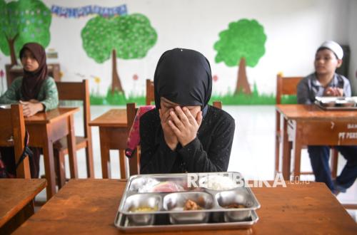 El jefe de Bakom, Muhammad Qodari, dice que la reforma de la gobernanza encontró 414 unidades problemáticas de servicio de nutrición