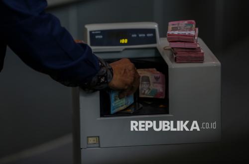 Government Curbs Inflation, Rupiah Strengthens Leaving Rp 18,000 per US Dollar Level.