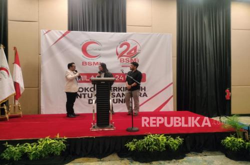 The Indonesian medical relief organization gave awards to the journalists during its 24th anniversary celebration