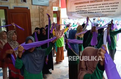 Teaching Healthy Lifestyle, Two Campuses in Surabaya Accompany Elderly Groups in Bojonegoro