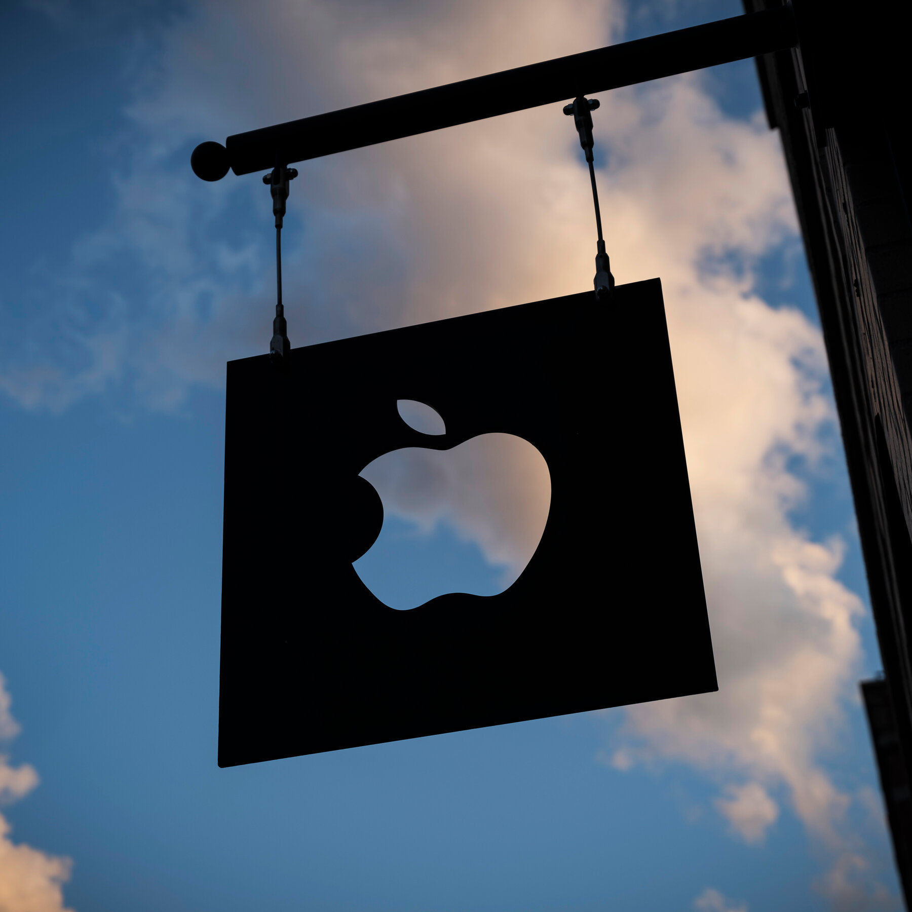 Apple raises prices on Macs and iPads amid the AI boom
