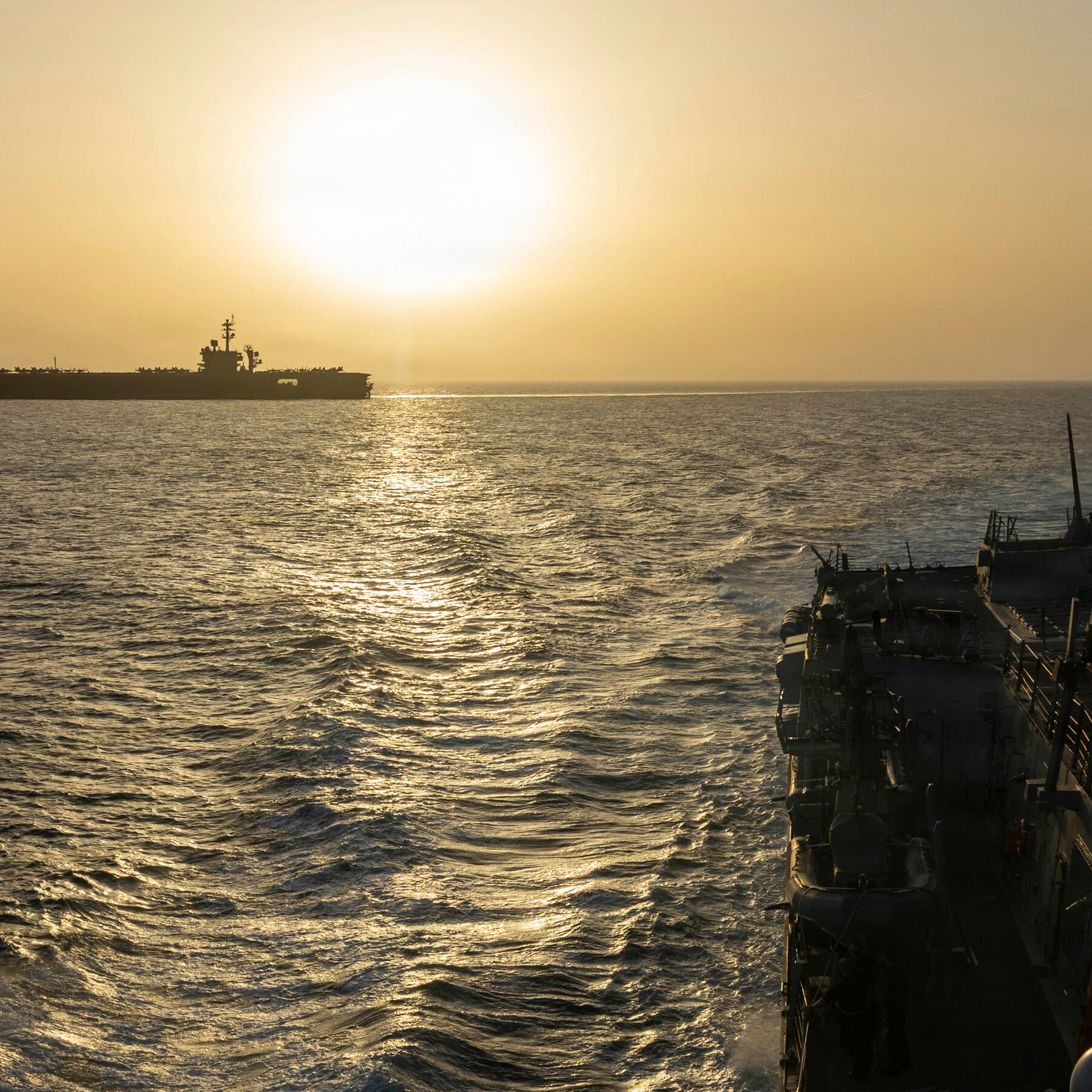 Comment la marine américaine aide-t-elle à traverser le détroit d'Hormuz