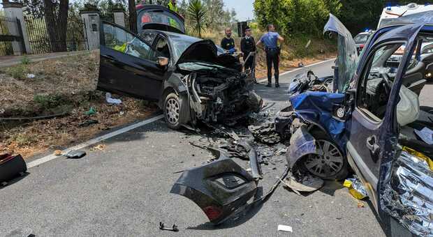 Incident in Rome, collision between two cars in Via Appia: one dead and two injured