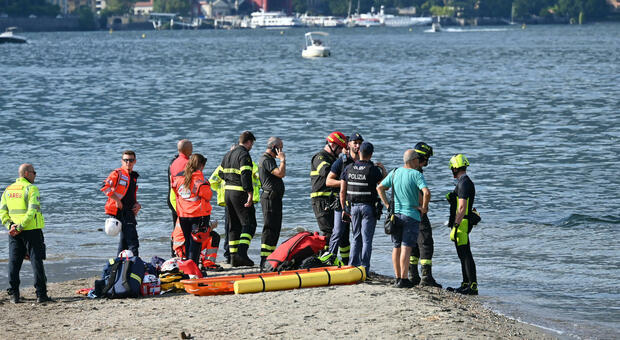 Trouvé le corps de l'enfant disparu dans le lac Côme