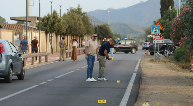 Simone Concas killed after a quarrel: he was hit by the aggressor with a girl. Killer Hunt
