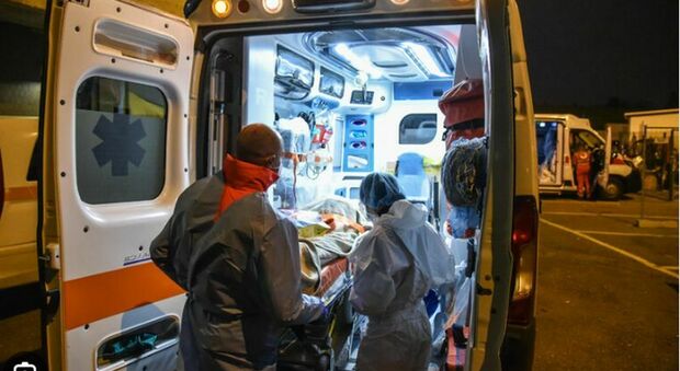 Catane, voleur surpris de voler: blessé par le propriétaire