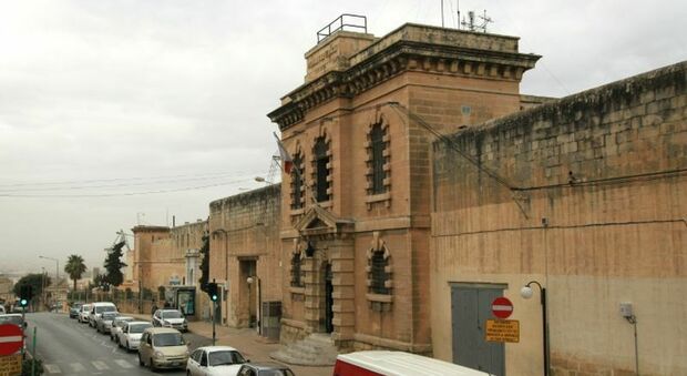 "Take a bomb alert at school": so the 15-year-old Italian was arrested in Malta