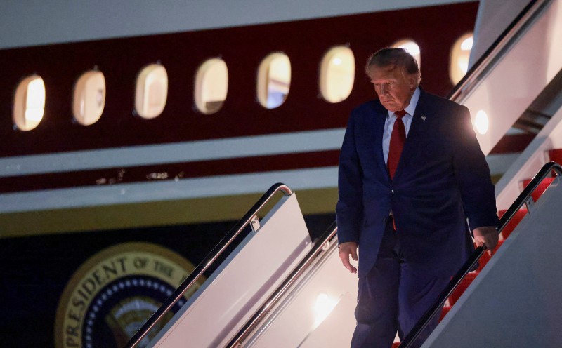 Trump anuncia aranceles de hasta 100 pct sobre drones importados