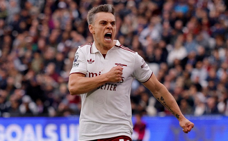 Beşiktaş sign winger Trossard from Arsenal
