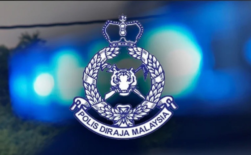 Un coche perdió el control y chocó con su motocicleta, provocando un accidente de tres vehículos en Perak