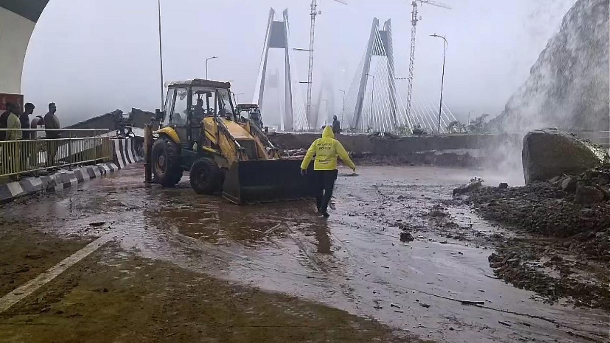 Mumbai rains Pune–Mumbai Expressway, old Mumbai–Pune Highway shut due do to landslide, heavy rainfall
