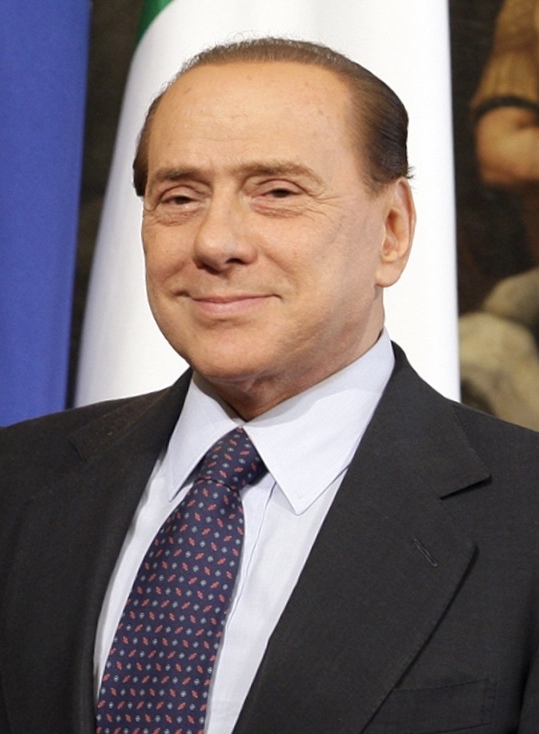 Milan, the rally begins and... Cardinal arrives by helicopter like Berlusconi