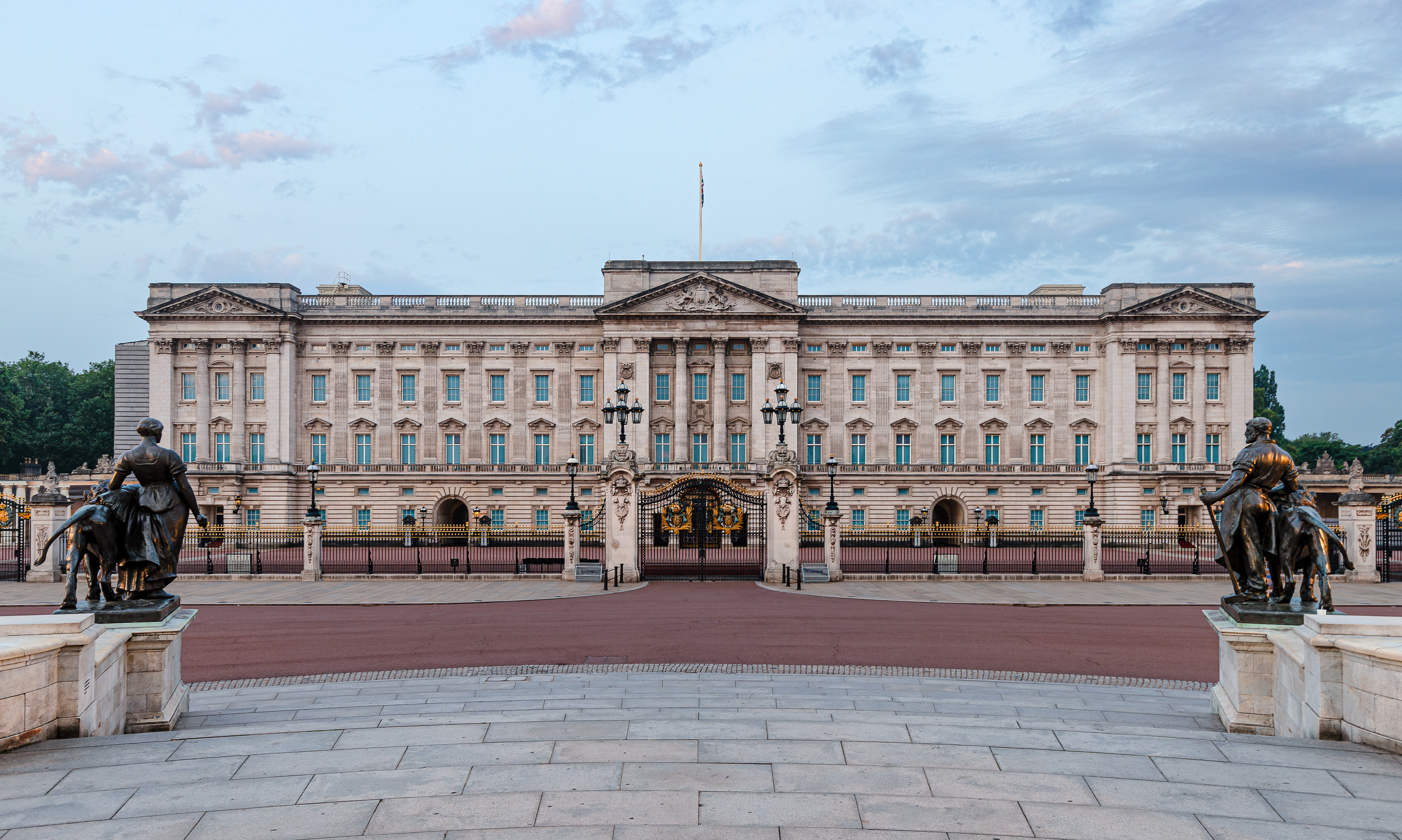 Harry will be staying at Buckingham Palace, the children could reach him and meet King Charles