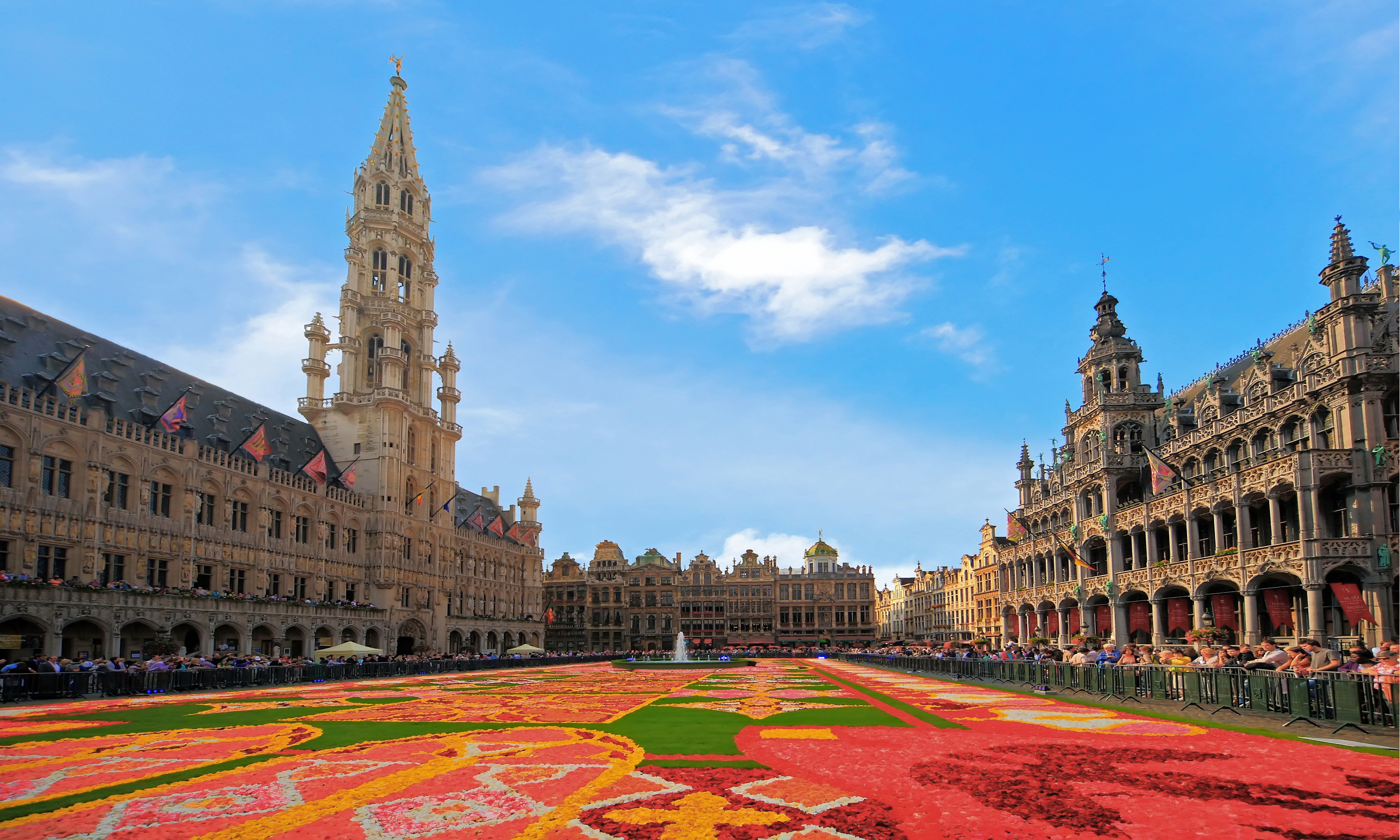 Building in the centre of Brussels, several dead and missing