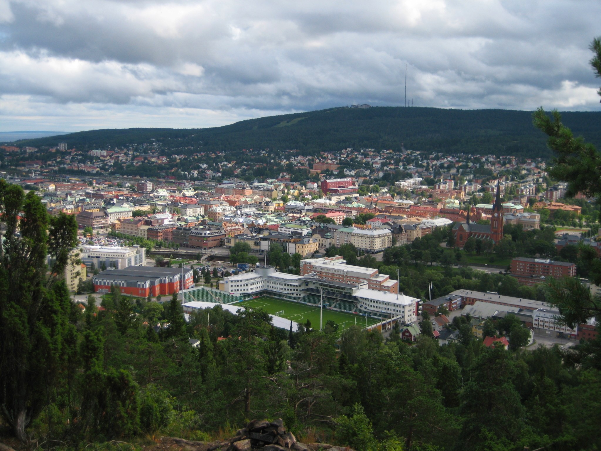 Car has crashed into gym in Sundsvall