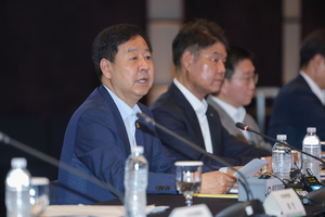 Gov t vows support for AI-driven growth of service industry