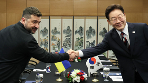 Lee holds talks with Ukrainian President Zelenskyy at NATO summit