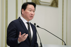 SK Group chief to visit US for SK hynix s listing debut on Nasdaq