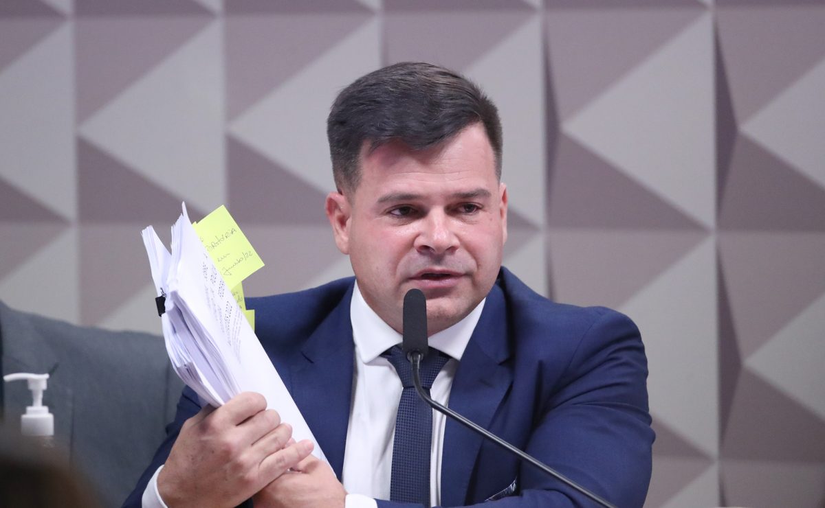 Moraes orders Silvinei Vasques' retirement