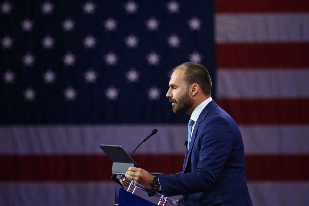 Trump government grants green card to Eduardo Bolsonaro
