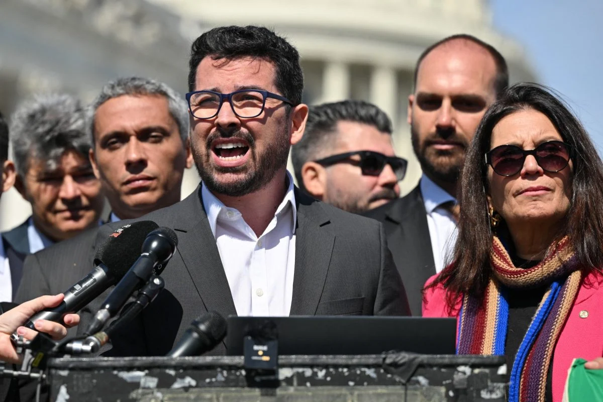 Paulo Figueiredo gives up going with Flávio Bolsonaro in tariff hearing