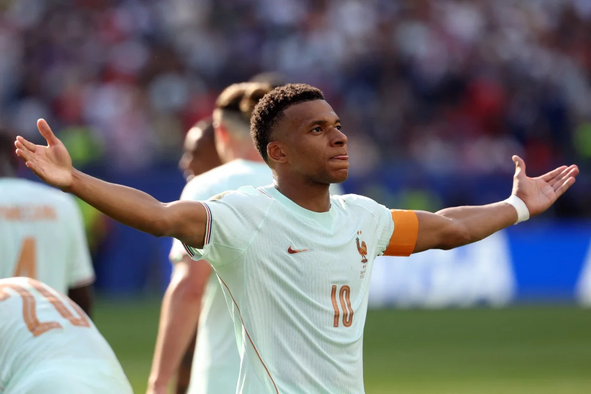 France wins Morocco and is in the semifinal of the World Cup
