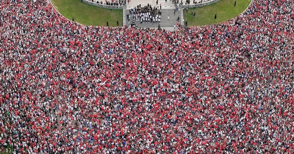 The Norwegian team paraded in Oslo without Erling Haaland, who returned with a dried raccoon