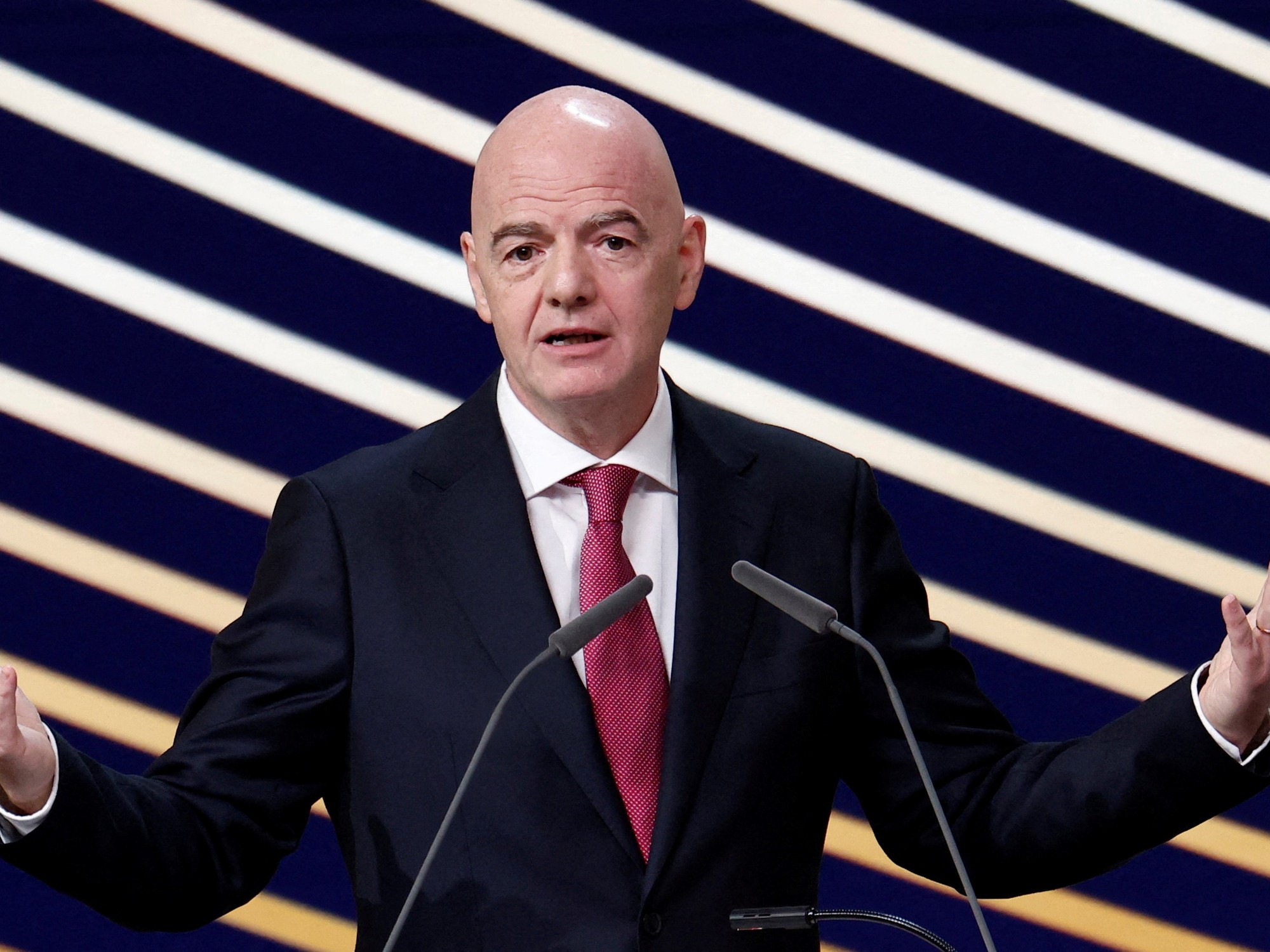 Au milieu de la crise du football, la FIFA a lancé un processus pour évaluer l'expansion de la Coupe du monde 2030 de 48 à 64 sélections