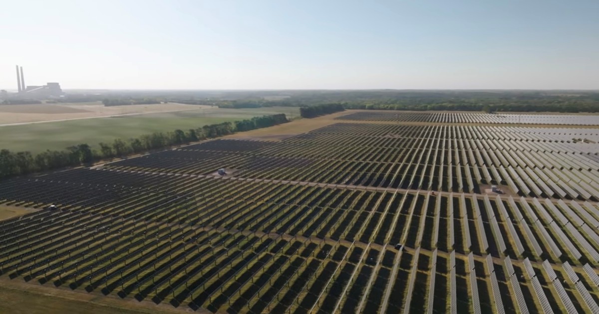 L'ancienne installation charbonnière transporte maintenant 710 MW de 1,7 million de panneaux solaires, marquant un millénaire dans la transition énergétique américaine