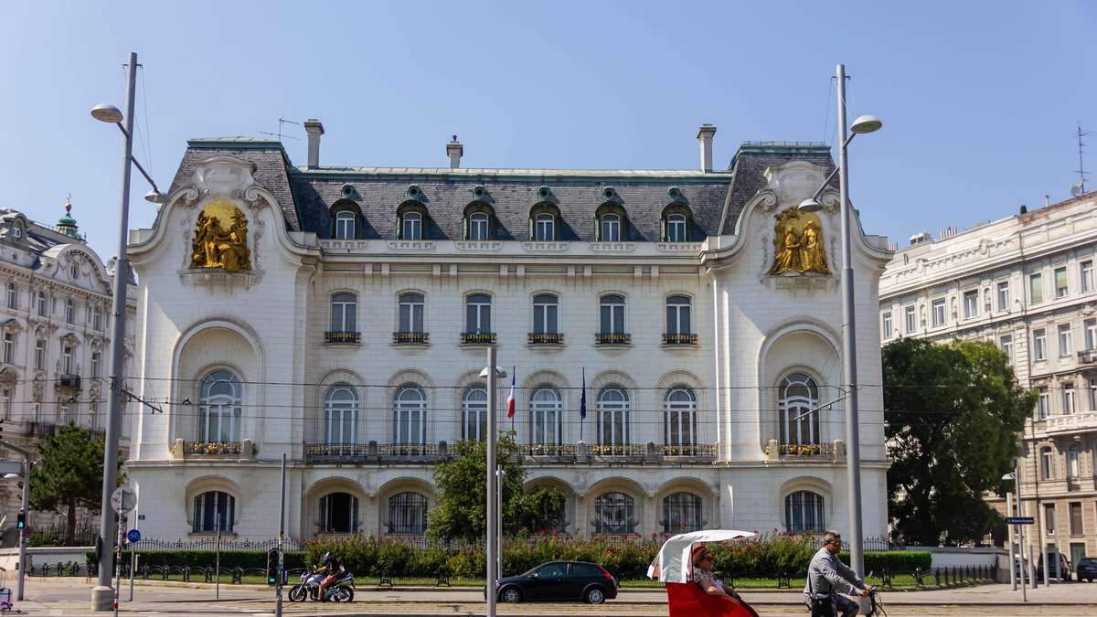 Viena como centro: la aviación rusa suministrada con componentes a pesar de las sanciones de la UE