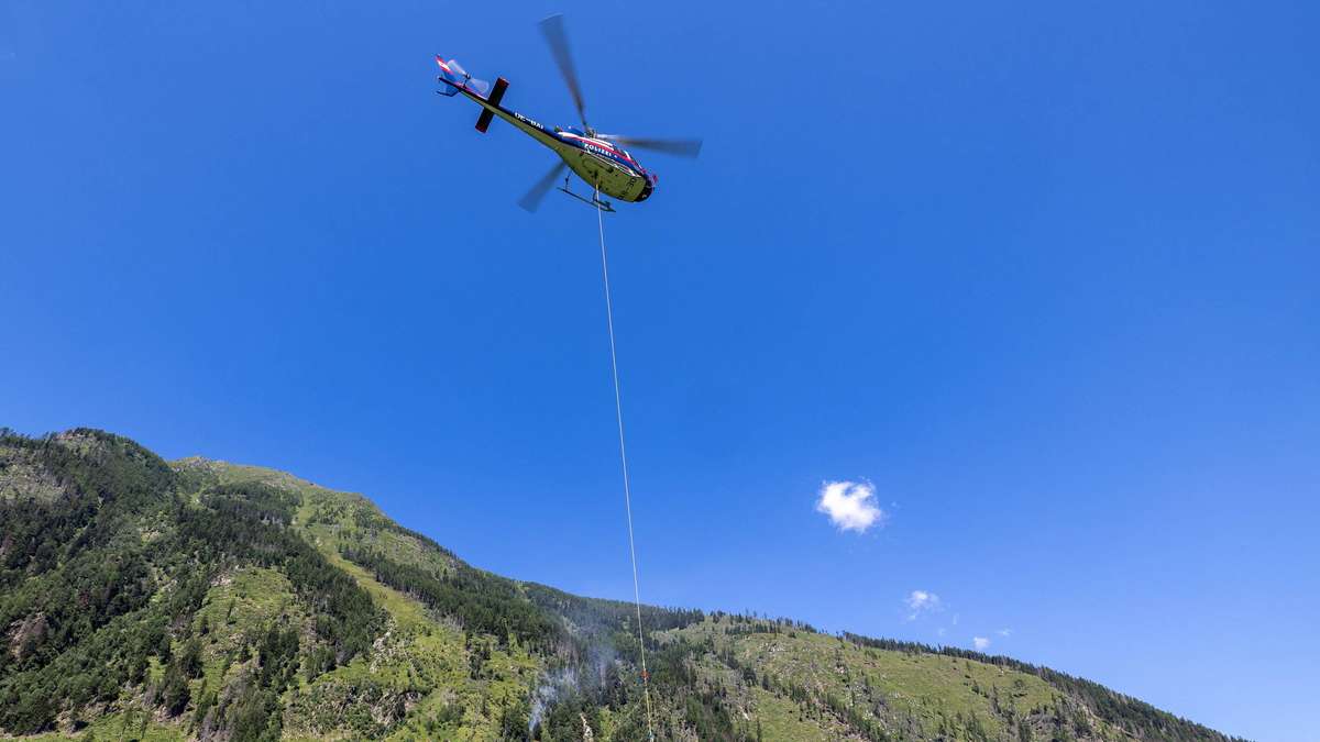 Drama in Austria: Mountaineers hit and trapped by massive boulders